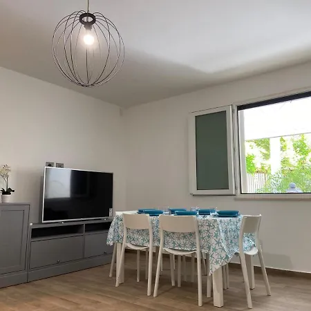 Danae Apartment *
